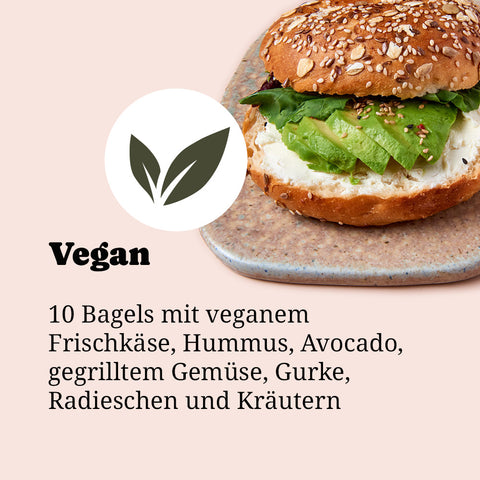 Vegane Bagel-Box zum Abholen bei Café Adeli Köln: Vollkorn-Bagel mit veganem Frischkäse, Avocado und frischen Kräutern
