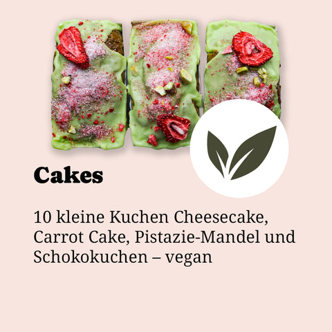 Cake-Box zum Abholen bei Café Adeli Köln: Auswahl von 10 kleinen vegenen Kuchen mit Carrot Cake, Pistazie-Mandel und Schokokuchen